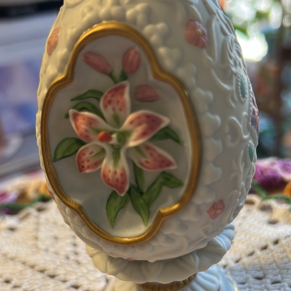 Vintage Retired Lenox 1990 The Lily Blossom Egg with Pedestal Discontinued - Picture 12 of 16